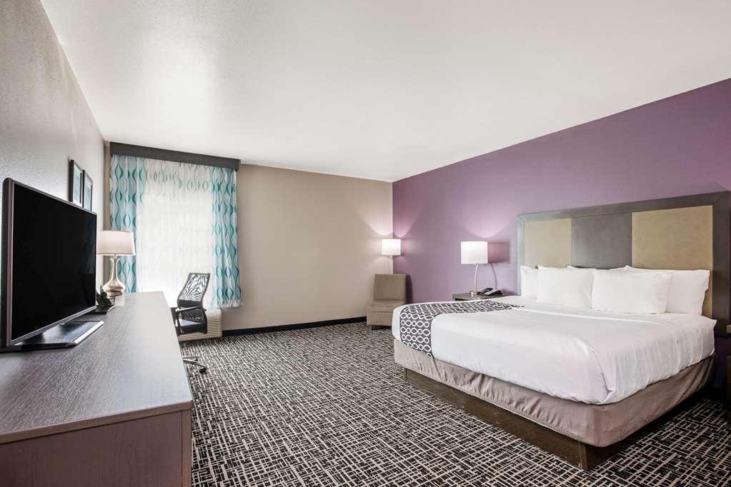 La Quinta By Wyndham Corpus Christi - Portland Hotel Exterior photo