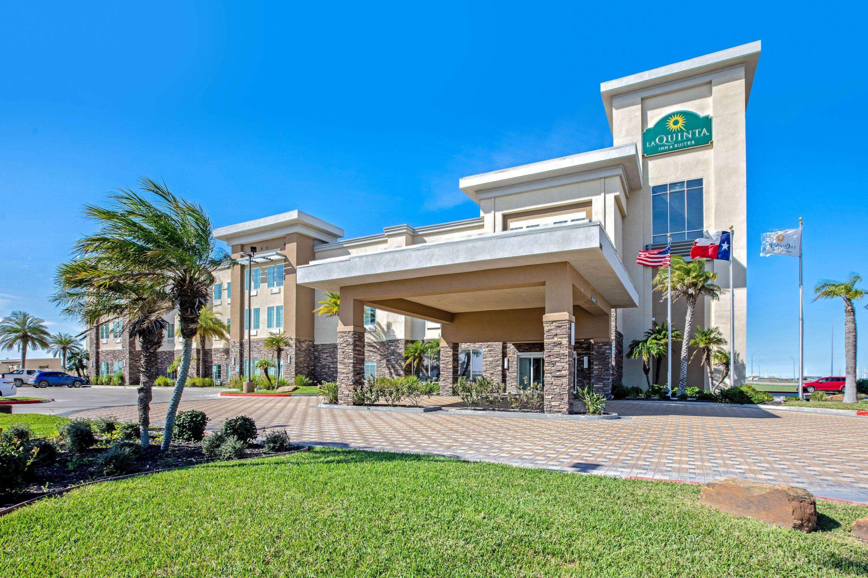 La Quinta By Wyndham Corpus Christi - Portland Hotel Exterior photo