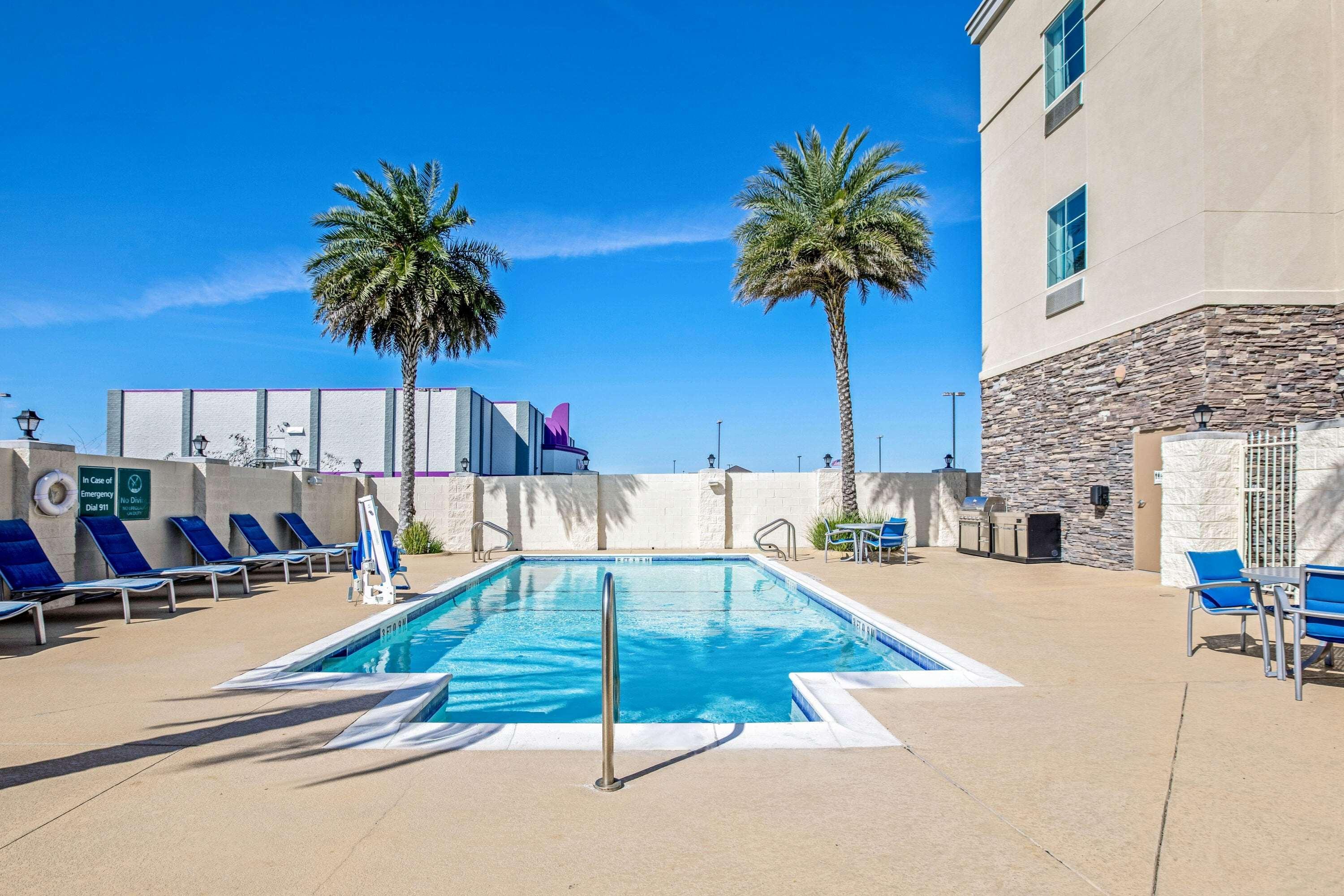 La Quinta By Wyndham Corpus Christi - Portland Hotel Exterior photo